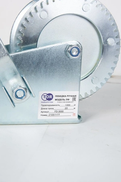 Лебедка ручная TOR ЛФ-3000 (FD) г/п 1,3 т длина троса 20 м